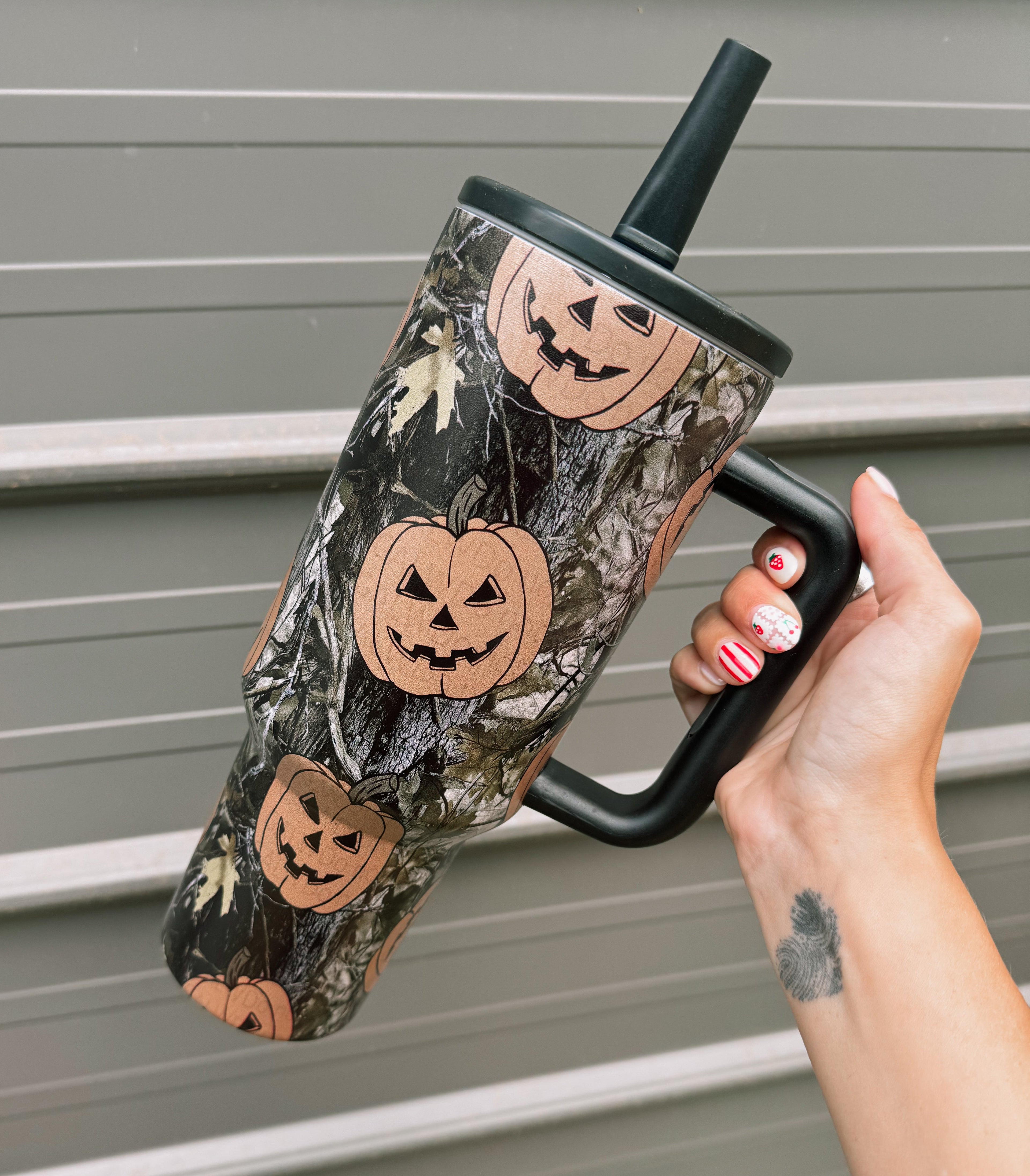 Camo jack-o-lantern 40oz tumbler
