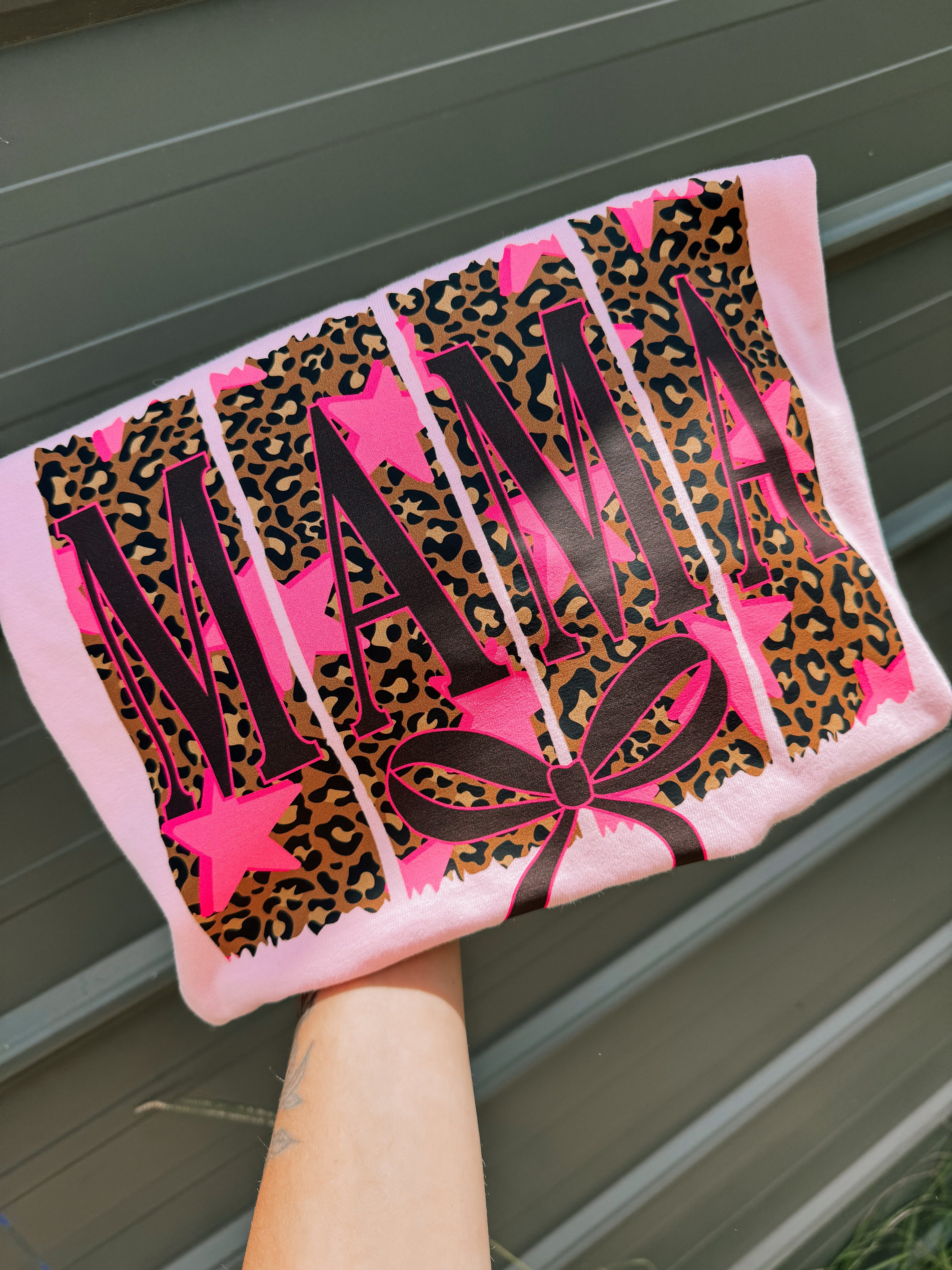 MAMA Leopard Graphic Tee | Pink Bow Mama Shirt | Trendy Mom T-Shirt